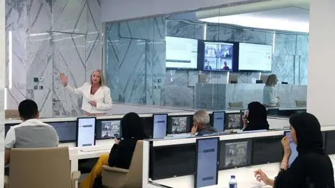 Presentación de la nueva sala digital en Mercado Global de Abu Dhabi. (WAM)