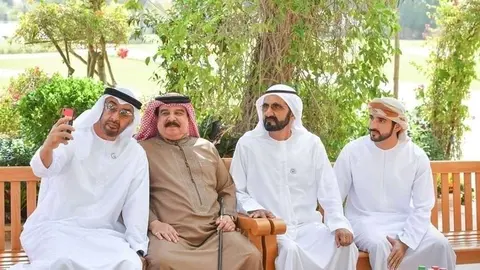 Selfie del príncipe heredero de Abu Dhabi, el rey de Bahréin, el gobernante de Dubai y del jeque Hamdan.