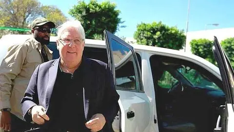 En la foto de AFP, Martin Griffiths a su llegada a Saná el 24 de noviembre de 2018.