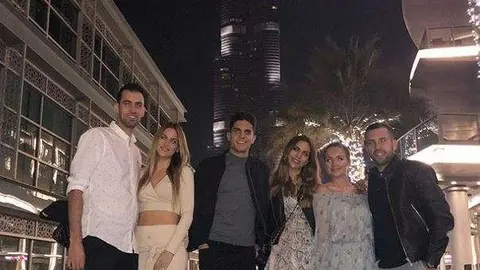 Los futbolistas españoles delante del Burj Khalifa. (Instagram)