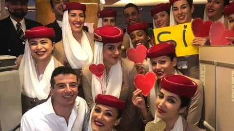 Tripulación de Emirates en el vuelo a Roma.