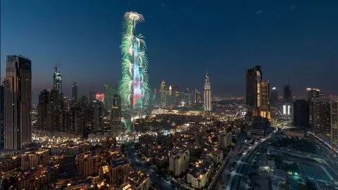 Perspectiva del Burj Khalifa en Dubai durante el Año Nuevo 2019. (@DXBMediaOffice)