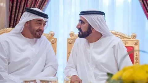 Príncipe heredero de Abu Dhabi junto al gobernante de Dubai.