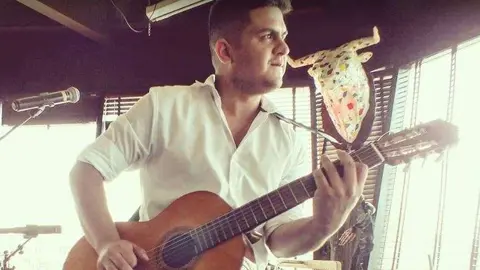 Juan 'El Migrante' en Casa de Tapas de Dubai.