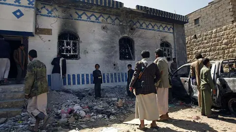 En la foto de AP, el lugar donde se produjo la explosión.