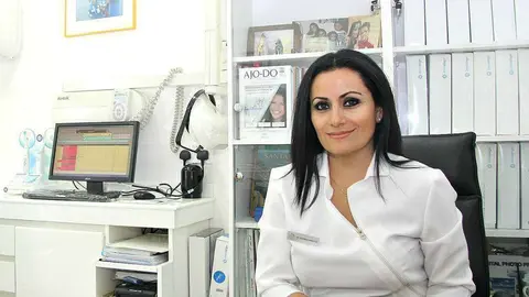 La doctora de origen jordano-venezolano Salam K. Bolívar ejerce como odontóloga en la prestigiosa clínica dental Drs Nicolas & Asp de Dubai. (EL CORREO)
