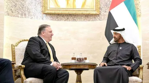 El jeque Mohamed bin Zayed Al Nahyan, príncipe heredero de Abu Dhabi durante su encuentro con Pompeo en el Palacio Al Shati. (WAM)