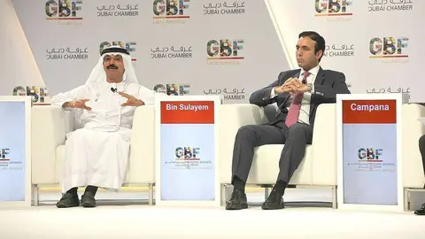 El presidente y CEO de DP World Group, Sultan Ahmed bin Sulayem -izquierda-, interviene en el Foro Global de Negocios América Latina celebrado en Dubai en 2018 junto al ministro de Comercio Exterior de Ecuador, Pablo Campana. (EL CORREO)