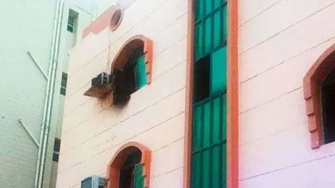 Una imagen exterior del piso incendiado.