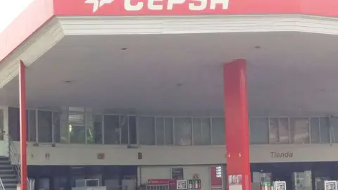 Una gasolinera de Cepsa en Madrid. (EL CORREO)