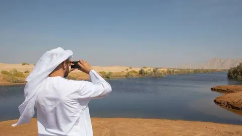 El príncipe heredero de Abu Dhabi fotografía el paisaje de Al Ain.
