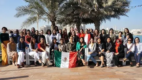 Foto de familia de las asistentes al desayuno con la embajadora de México. (Marta del Olmo / EL CORREO)