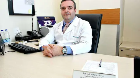 El doctor español Juan Uría, especialista en Urología en Abu Dhabi. (EL CORREO)