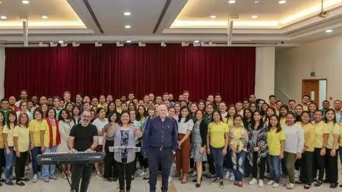 Miembros del coro que cantarán en la misa papal en Abu Dhabi.