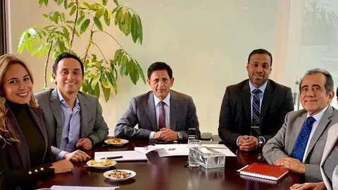 En el centro el embajador de EAU en Colombia, Salem Alowais.