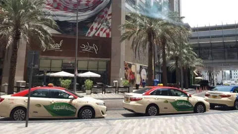Una parada de taxis en Dubai. (EL CORREO)
