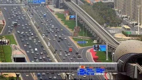Vista aérea del Metro de Dubai.