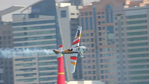 El español Juan Velarde en plena prueba en la Corniche de Abu Dhabi. (EL CORREO)