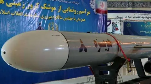 El misil de superficie-superficie iraní llamado Hoveizeh.