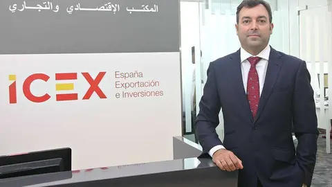 Erik Rovina, en la sede de Dubai de la Oficina Comercial de España en Emiratos Árabes. / Erik Rovina, in the Dubai headquarters of Spain’s Commercial Office in the Arab Emirates. (EL CORREO)