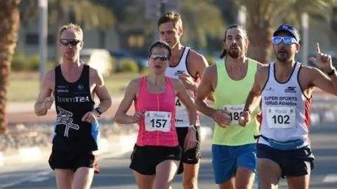 El español Mario Illán, primero por la derecha, durante la Media Maratón de RAK.