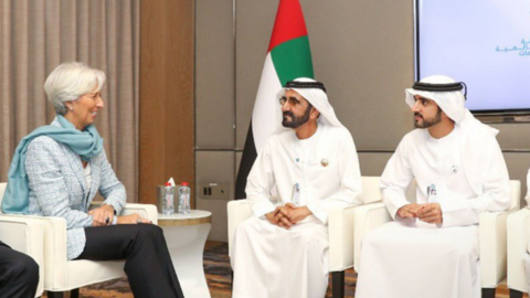 La directora del Fondo Monetario Internacional junto al gobernante y el príncipe heredero de Dubai.