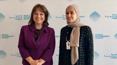 La subsecretaria Martha Delgado con la ministra de la Felicidad emirati. 