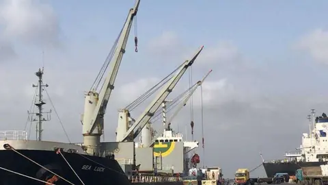 Una imagen del puerto de Adén en el sur de Yemen.