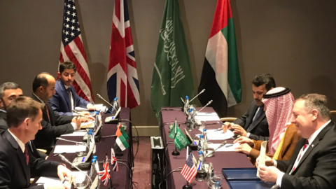 El ministro de Exteriores de EAU, tercero por la izquierda durante la reunión sobre Yemen en Varsovia.