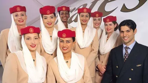 Personal de Cabina de la aerolínea de Dubai Emirates.