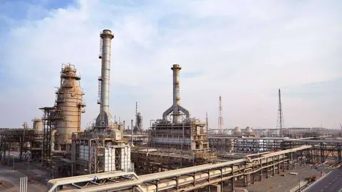 Refinería de Adnoc.