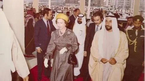 Sheikh Zayed y la reina Isabel II en el hotel Le Meridien en 1979. (Le Meridien)