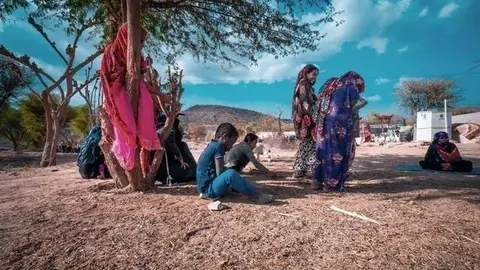 A modo ilustrativo, nños en un campamento para refugiados en Yemen. (WAM)