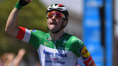 El ciclista italiano Elia Viviani tras ganar en el emirato de Sharjah.