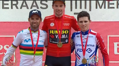 El podio del Tour de Emiratos 2019 en City Walk de Dubai.