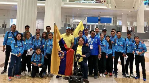 Delegación de deportistas ecuatorianos en Emiratos Árabes para participar las Olimpiadas Especiales. (Cedida)