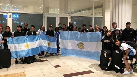 Delegación argentina de deportistas a su llegada a Dubai. (Cedida)