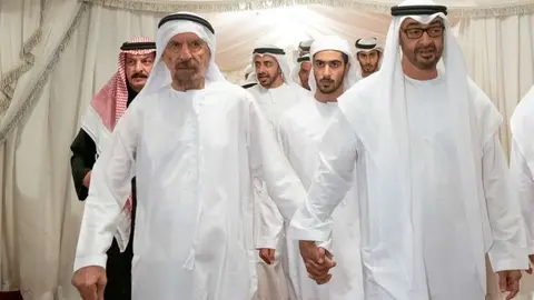 Ahmed Khalifa Al Suwaidi y Mohamed bin Zayed. (WAM)