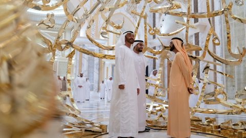 El jeque Mohamed en la biblioteca del Palacio Presidencial. (Cedida)