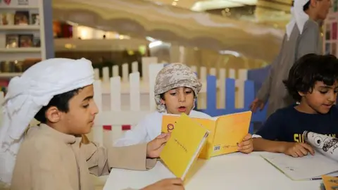 Niños en una feria literaria. (WAM)