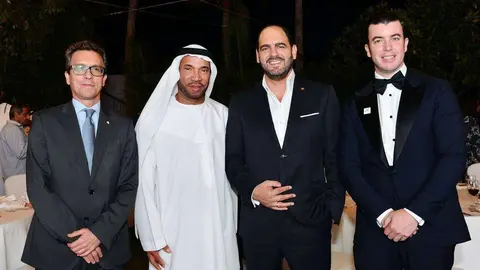 De izquierda a derecha, el embajador de España, el emirati Albwardy, Arturo Manso y el presidente del SBC. (Manaf K. Abbas)