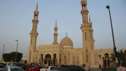 Mezquita en Emiratos. (EL CORREO)