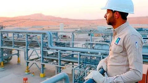 Un trabajador expatriado de Saudi Aramco, la petrolera estatal de Arabia Saudita..