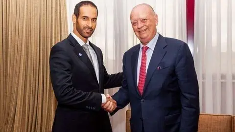 El jeque Khalid Bin Faisal Bin Sultan Al Qassim, vicepresidente de Faisal Holding, junto a Francisco Ivorra, presidente del Grupo Asisa.