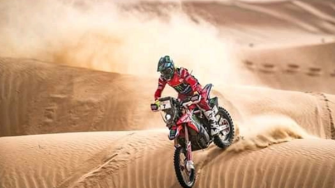 El argentino Benavides en el impresionante desierto de Liwa en Abu Dhabi.