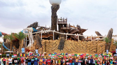 Los participantes con sus banderas correspondientes.