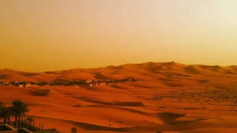 Una imagen del desierto de Abu Dhabi cerca de la frontera saudí. (EL CORREO)