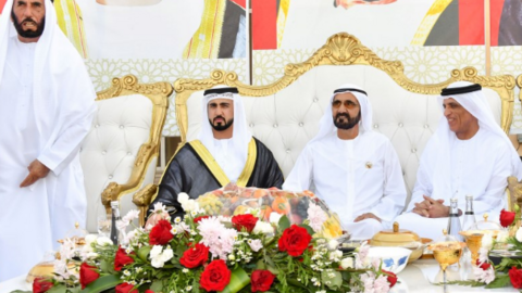 Los gobernantes de Dubai y Ras Al Khaimah durante la ceremonia de la boda.
