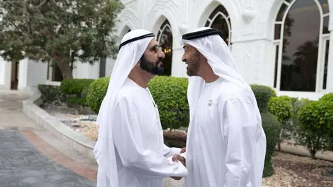 El gobernante de Dubai y el príncipe heredero de Abu Dhabi durante la reunión de este lunes.