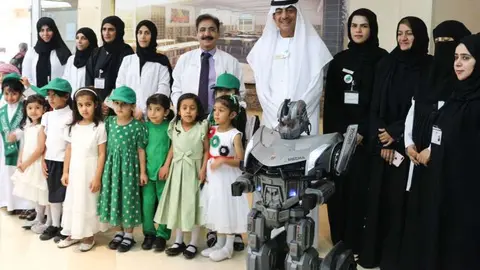 Presentación del robot del Hospital de Dibba. (WAM)